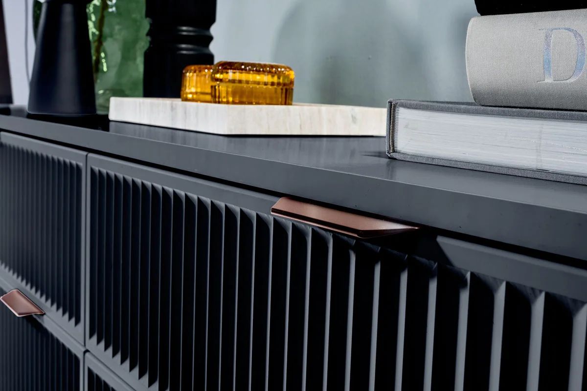 LUXURY - detal, miedziane uchwyty