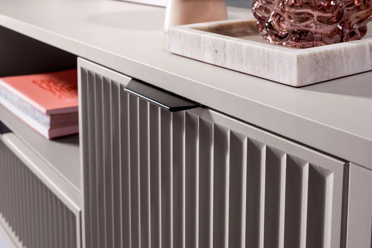 LUXURY - detal2, czarne uchwyty