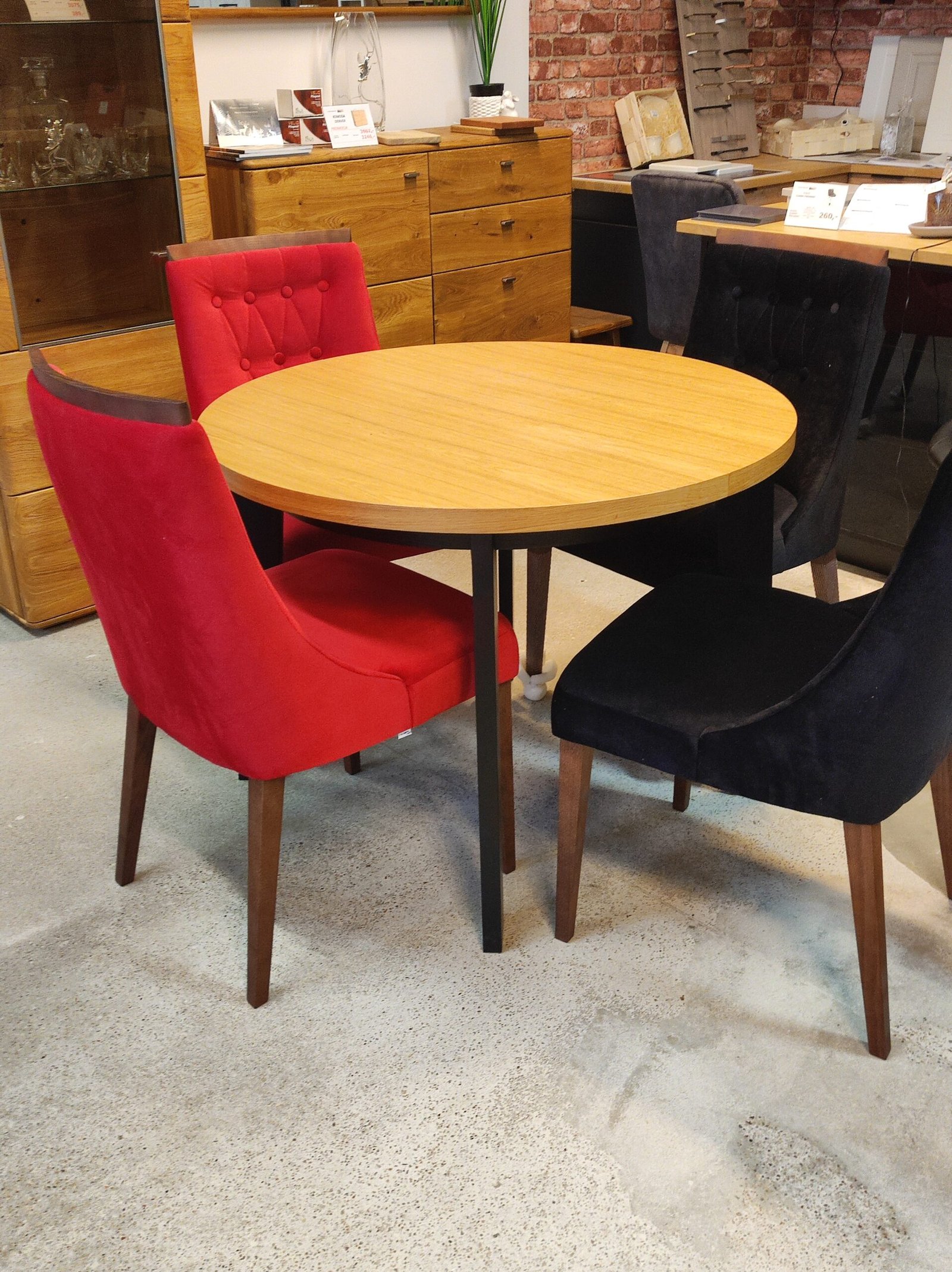 krzesła wiktoria . asseri meble