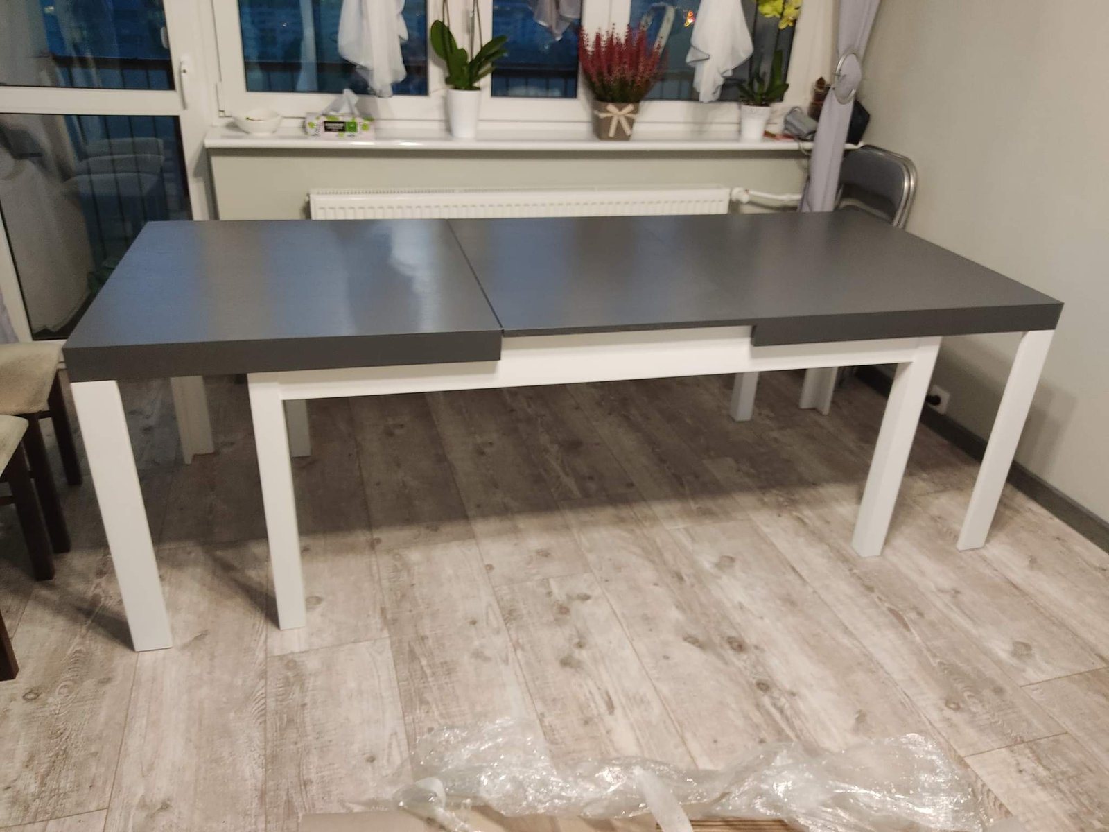 stół szary blat białe nogi asseri meble