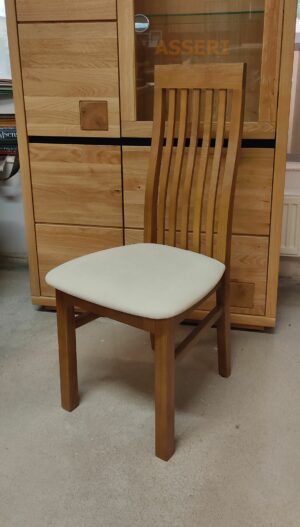 LECH komfortowe krzesło dębowe z wysokim szczebelkowym oparciem