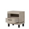 COTTA - niewielka szafka nocna z szufladą i lamelami, na nóżkach