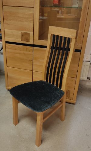 LECH NEW komfortowe krzesło dębowe z wysokim szczebelkowym oparciem