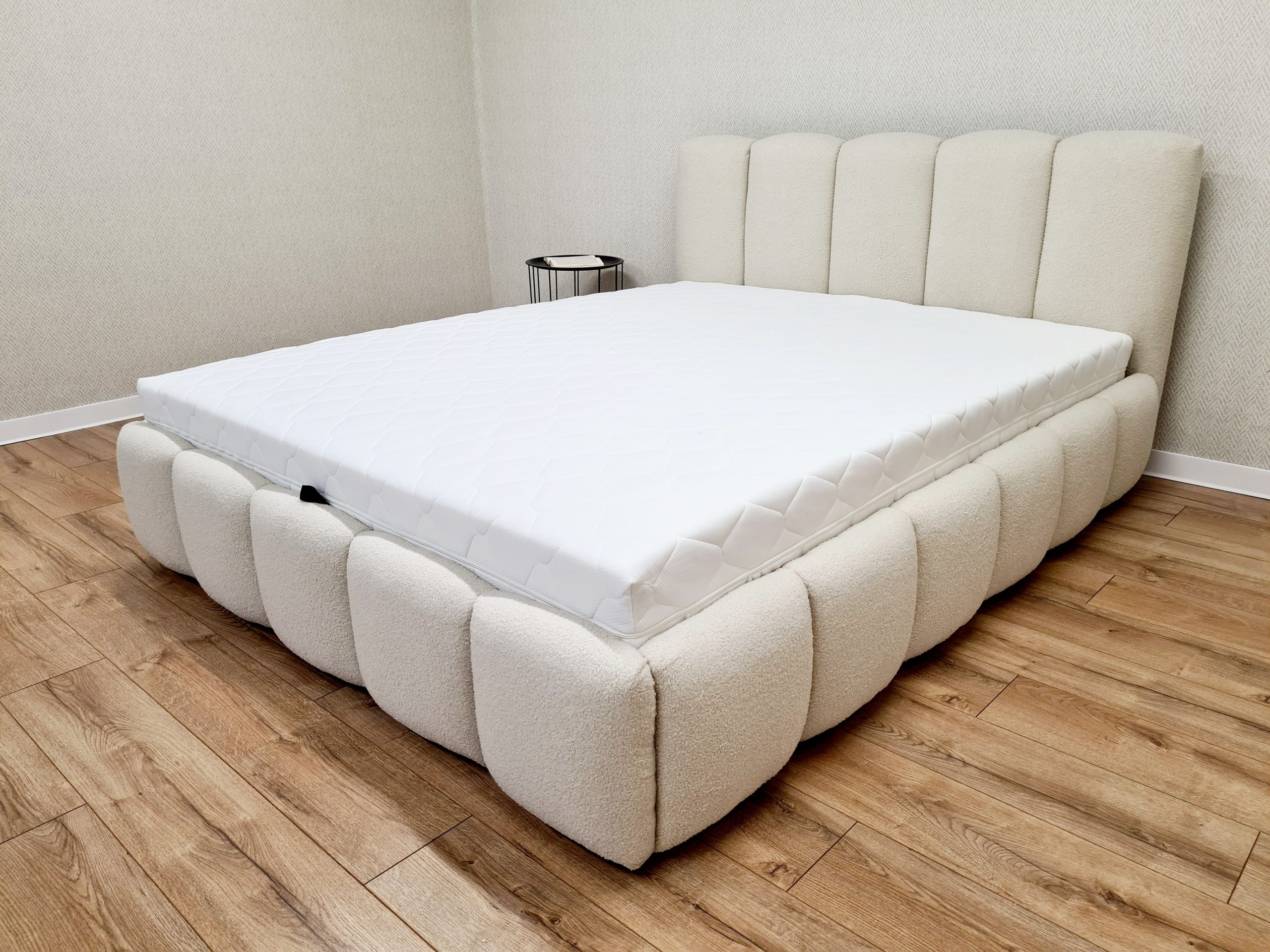 CAMA - łoże małżeńskie - dwuosobowe do sypialni, eleganckie, nowoczesne, tkanina baranek, asseri