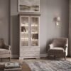 KORAL elegancka wysoka witryna dwudrzwiowa z szufladami 89 cm w stylu HAMPTON - KASZMIR